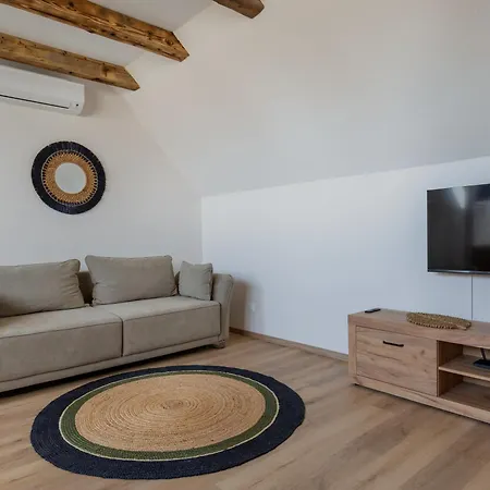 Tulipan Haz Apartamento Gyál
