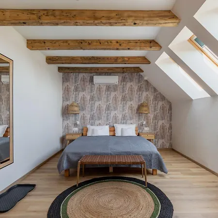 Tulipan Haz 公寓 *